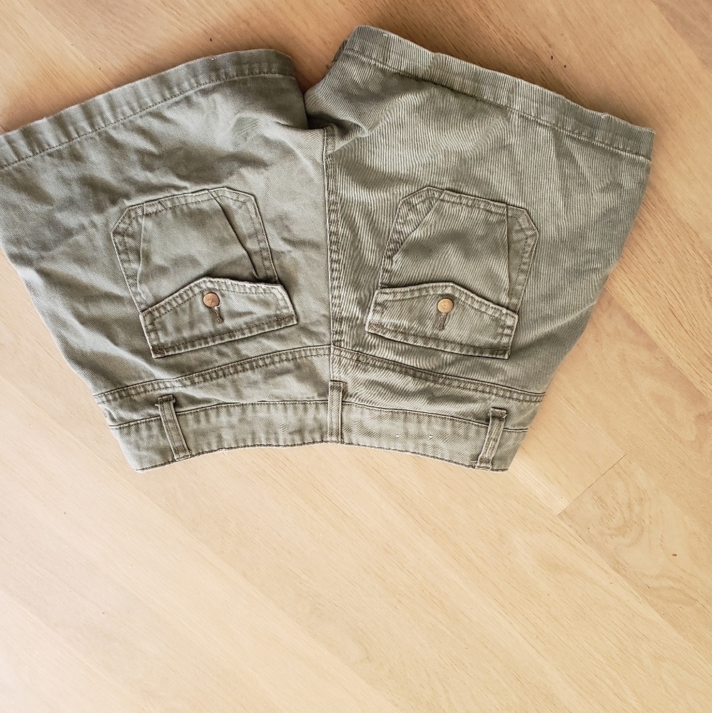 Shorts - Picture 2 of 3